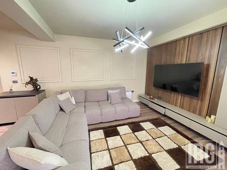 JEPET ME QIRA APARTAMENT 3+1+2+POST PARKIMI TEK KOMPLEKSI NOBIS, TIRANE
2,500 € /Muaj