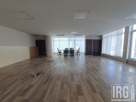 Jepet me Qira Zyrë Premium | 260 m² | Pranë Kopshtit Zoologjik, Liqeni i Thatë