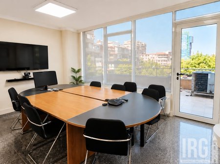 Jepet me Qira Zyrë Premium | 300 m² | Godinë Prestigjioze në Bllok