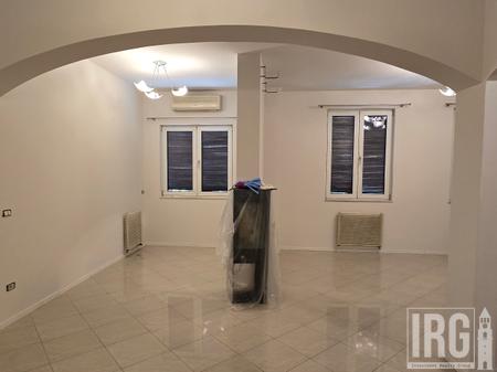 VILLA INDIPENDENTE SU 3 PIANI CON CORTILE A TIRANA!