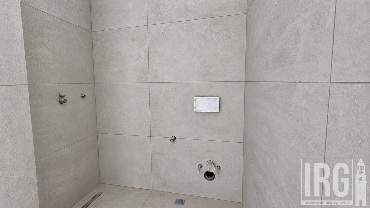 Shitet Apartament 2+1+2 me Kuzhinë të Veçuar | I Mobiluar | I Pabanuar Më Parë | Pranë Magnet Residence