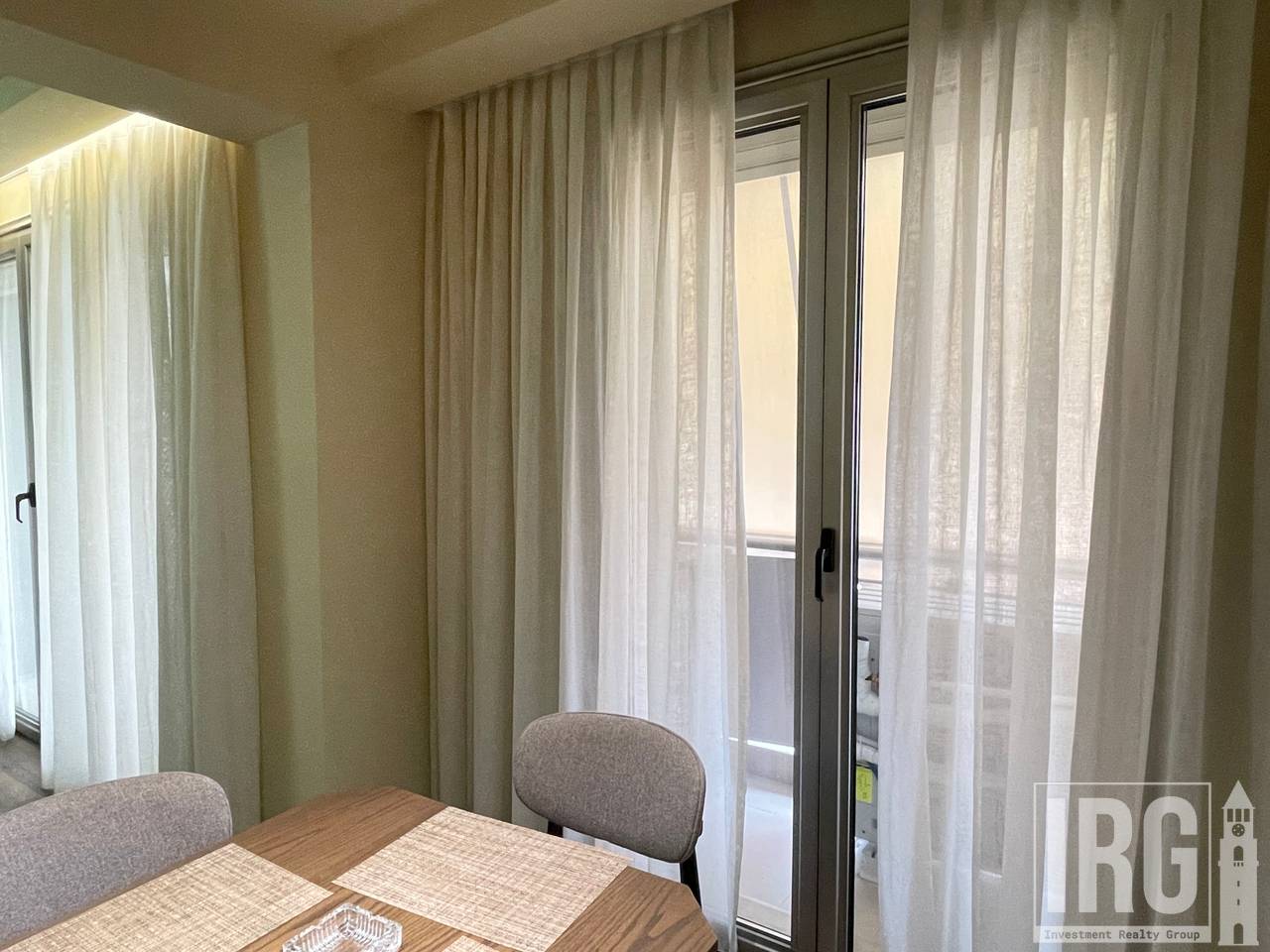 JEPET ME QIRA APARTAMENT 3+1+2+POST PARKIMI TEK KOMPLEKSI NOBIS, TIRANE
2,500 € /Muaj