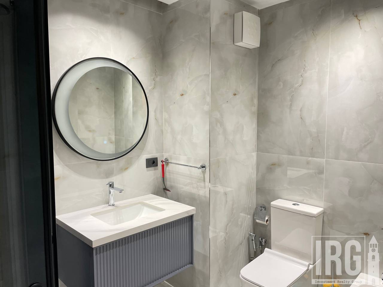 JEPET ME QIRA APARTAMENT 3+1+2+POST PARKIMI TEK KOMPLEKSI NOBIS, TIRANE
2,500 € /Muaj