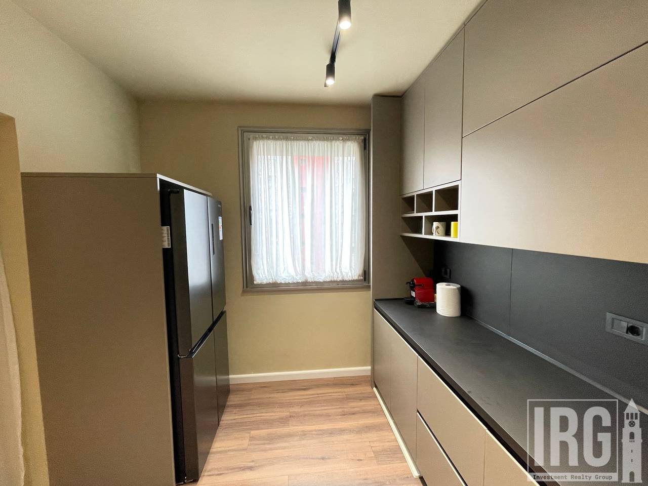 JEPET ME QIRA APARTAMENT 3+1+2+POST PARKIMI TEK KOMPLEKSI NOBIS, TIRANE
2,500 € /Muaj