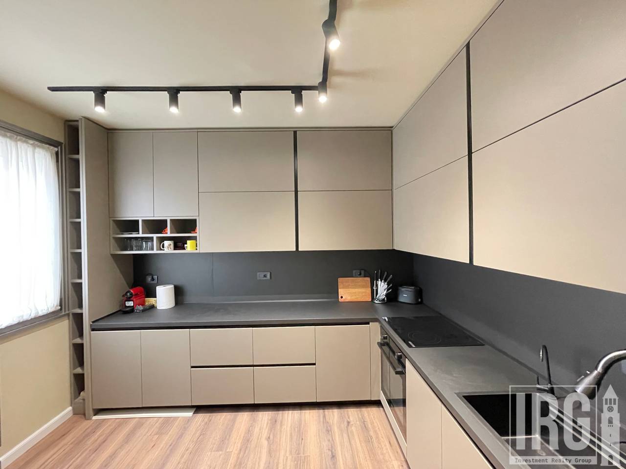 JEPET ME QIRA APARTAMENT 3+1+2+POST PARKIMI TEK KOMPLEKSI NOBIS, TIRANE
2,500 € /Muaj