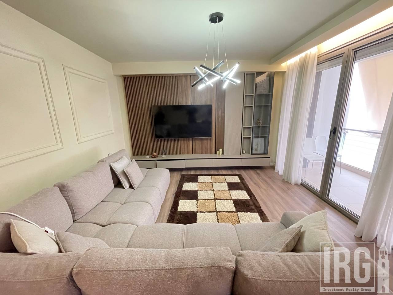 JEPET ME QIRA APARTAMENT 3+1+2+POST PARKIMI TEK KOMPLEKSI NOBIS, TIRANE
2,500 € /Muaj