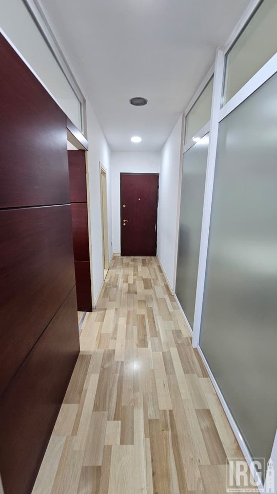 Jepet me Qira Zyrë Premium | 260 m² | Pranë Kopshtit Zoologjik, Liqeni i Thatë