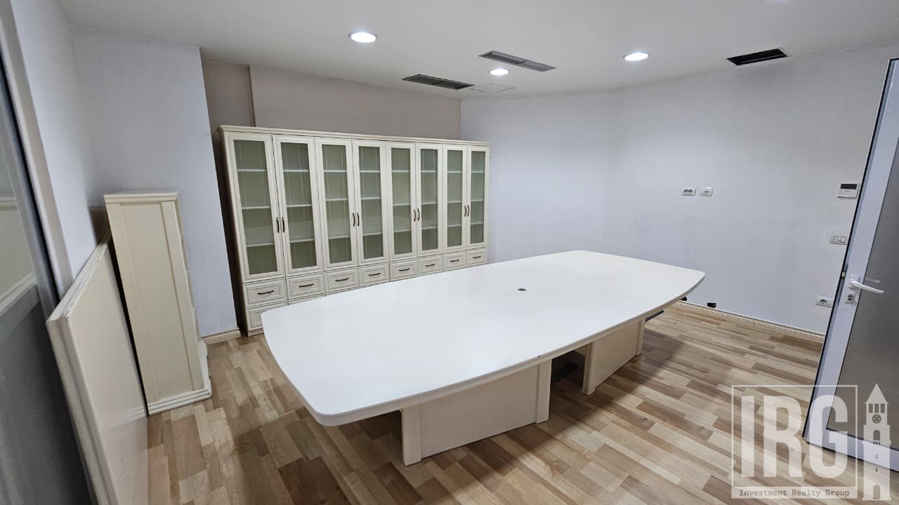 Jepet me Qira Zyrë Premium | 260 m² | Pranë Kopshtit Zoologjik, Liqeni i Thatë