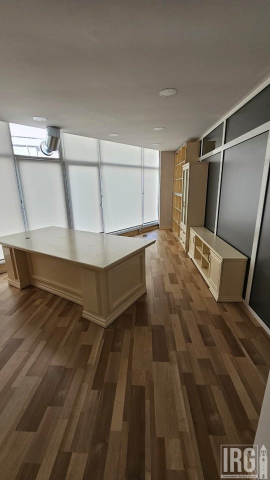 Jepet me Qira Zyrë Premium | 260 m² | Pranë Kopshtit Zoologjik, Liqeni i Thatë