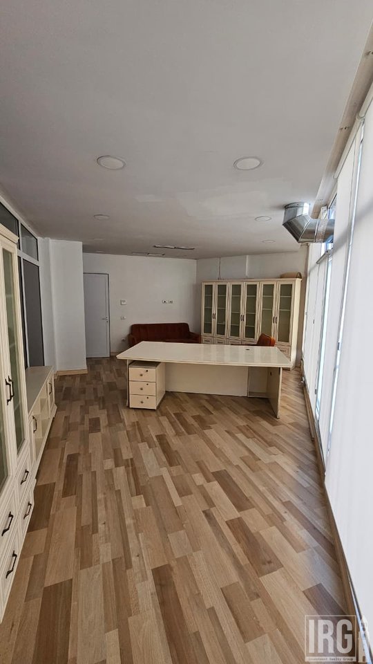 Jepet me Qira Zyrë Premium | 260 m² | Pranë Kopshtit Zoologjik, Liqeni i Thatë