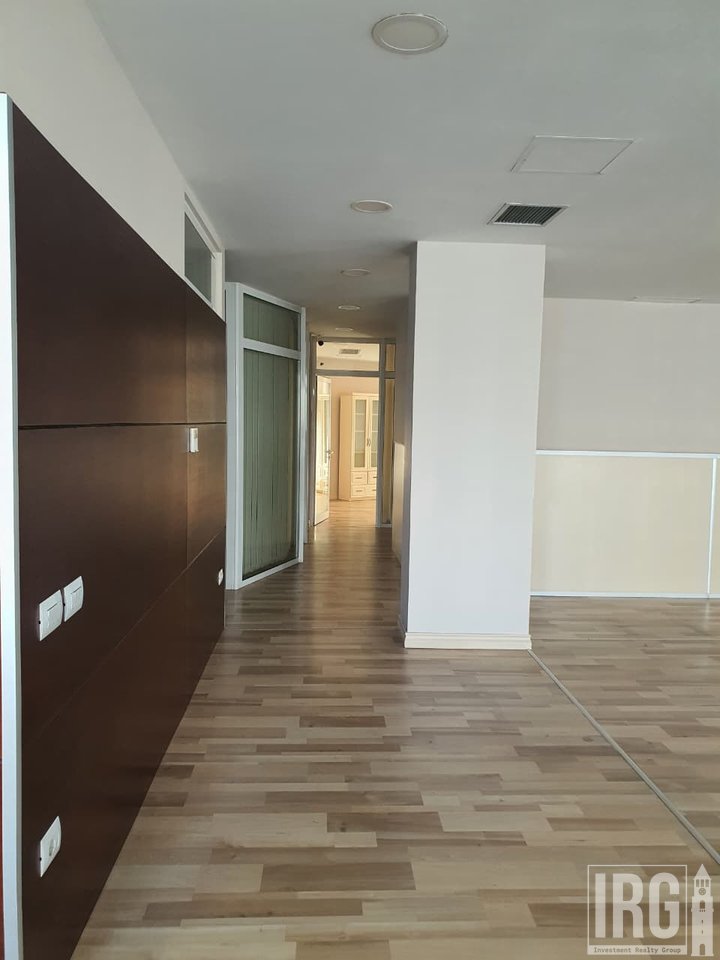 Jepet me Qira Zyrë Premium | 260 m² | Pranë Kopshtit Zoologjik, Liqeni i Thatë