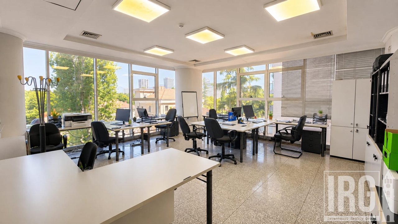 Premium Office for Rent | 300 m² | Prestigious Building in Bllok