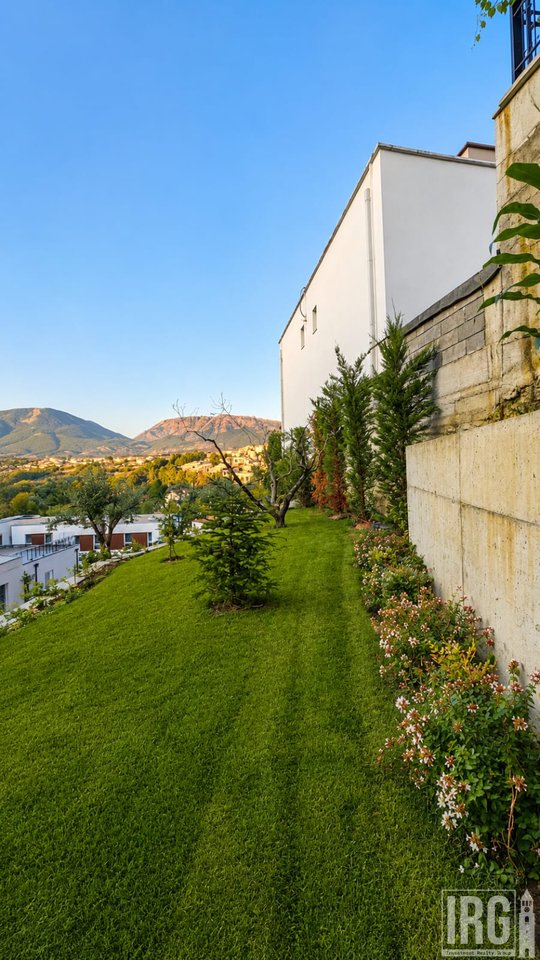 Apartment 3+1 with Private Yard- Eden Residence, Sauk