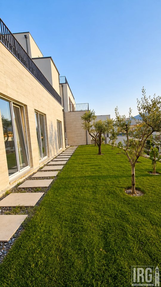 Apartment 3+1 with Private Yard- Eden Residence, Sauk
