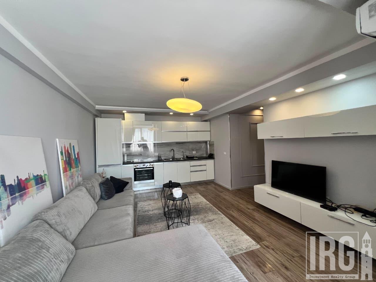 Shitet Apartament 1+1, Bllok, Tiranë.