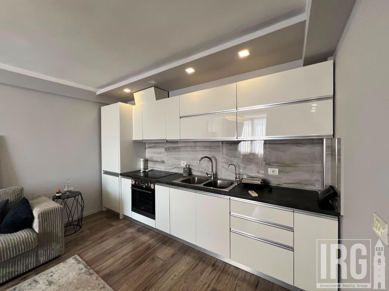 Shitet Apartament 1+1, Bllok, Tiranë.