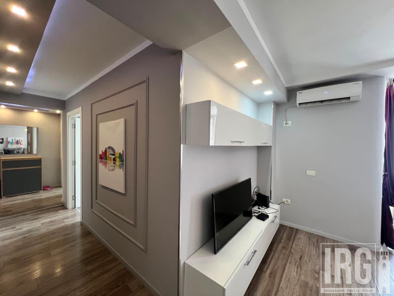 Shitet Apartament 1+1, Bllok, Tiranë.