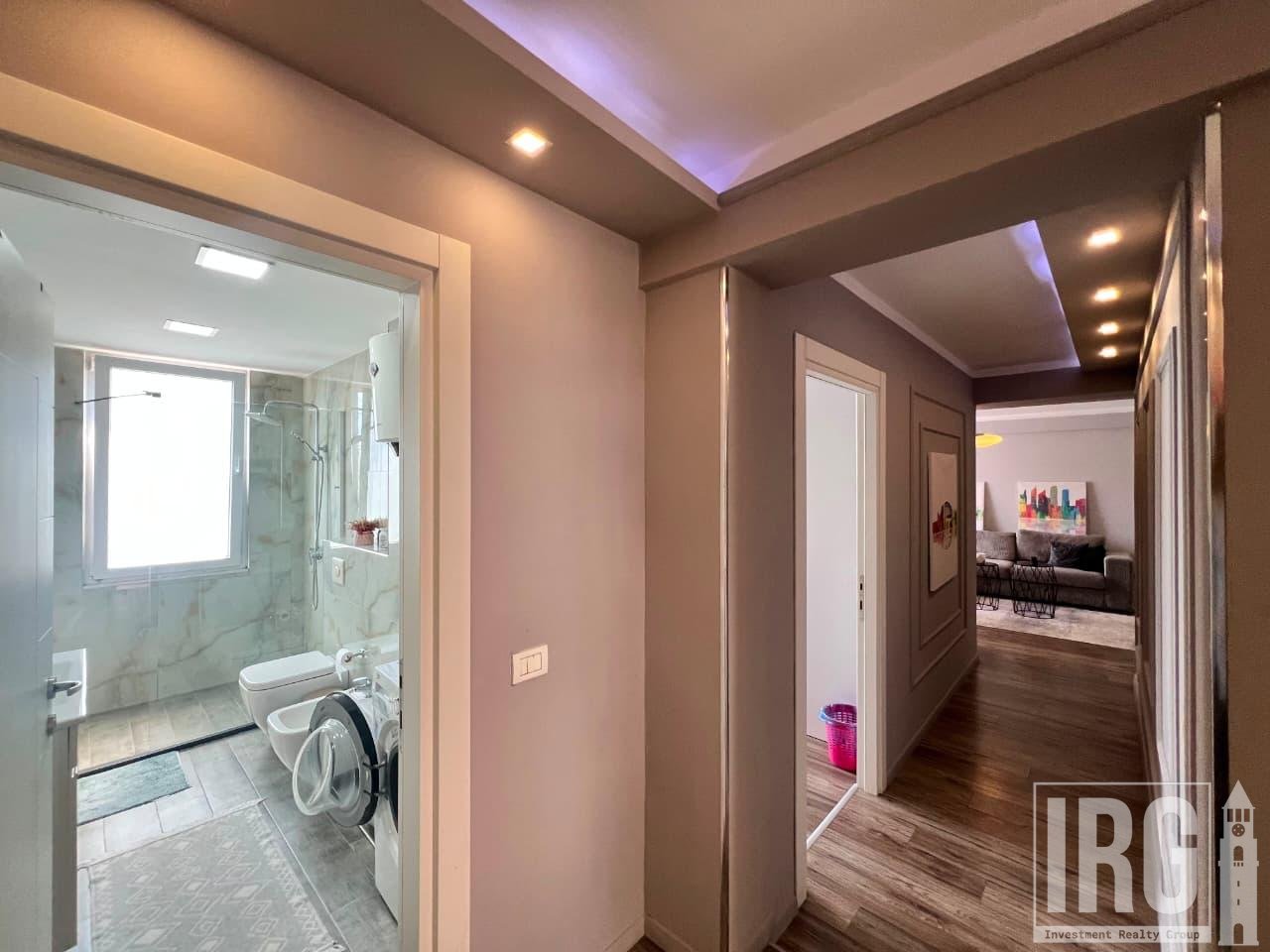 Shitet Apartament 1+1, Bllok, Tiranë.