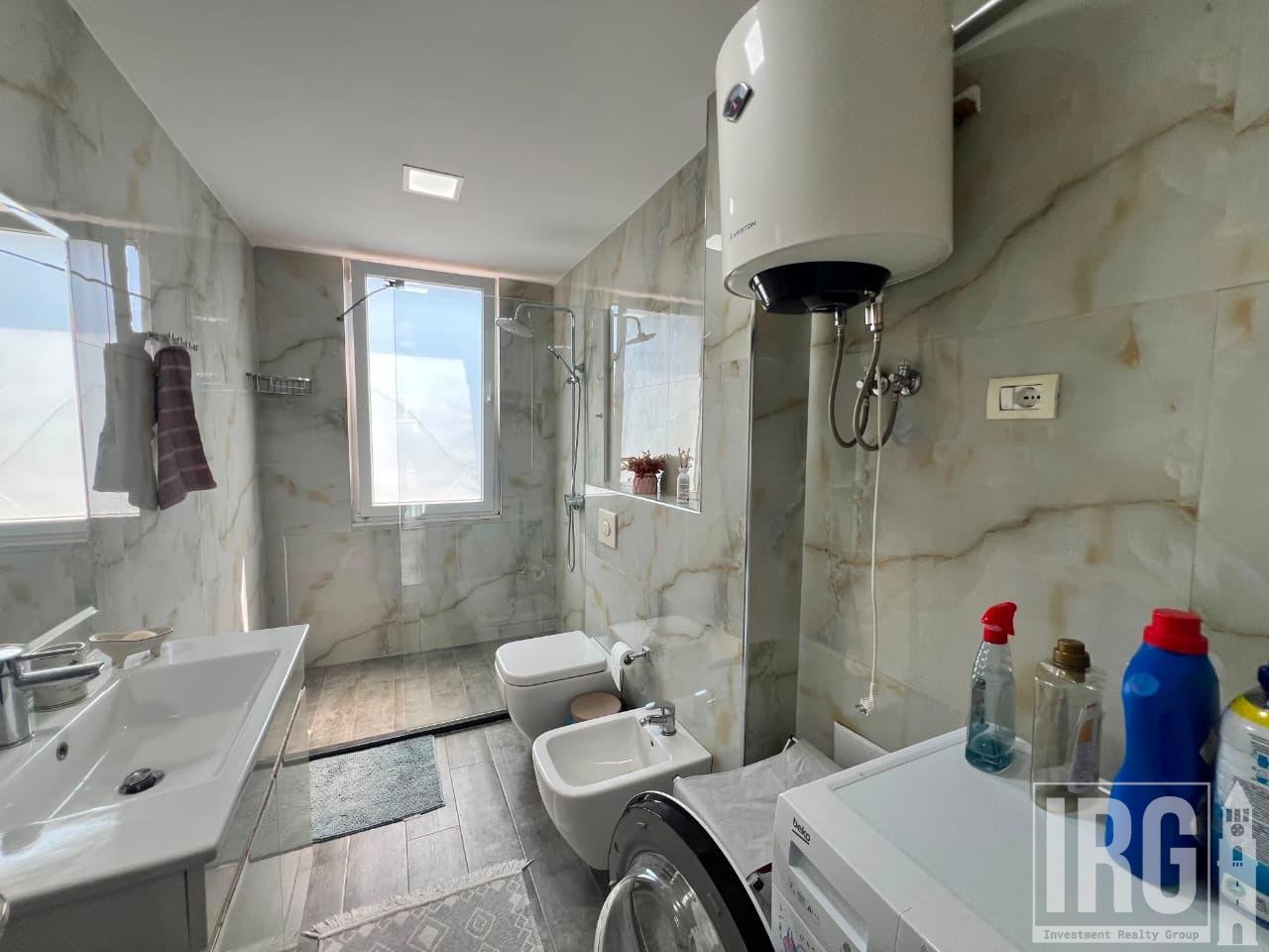 Shitet Apartament 1+1, Bllok, Tiranë.