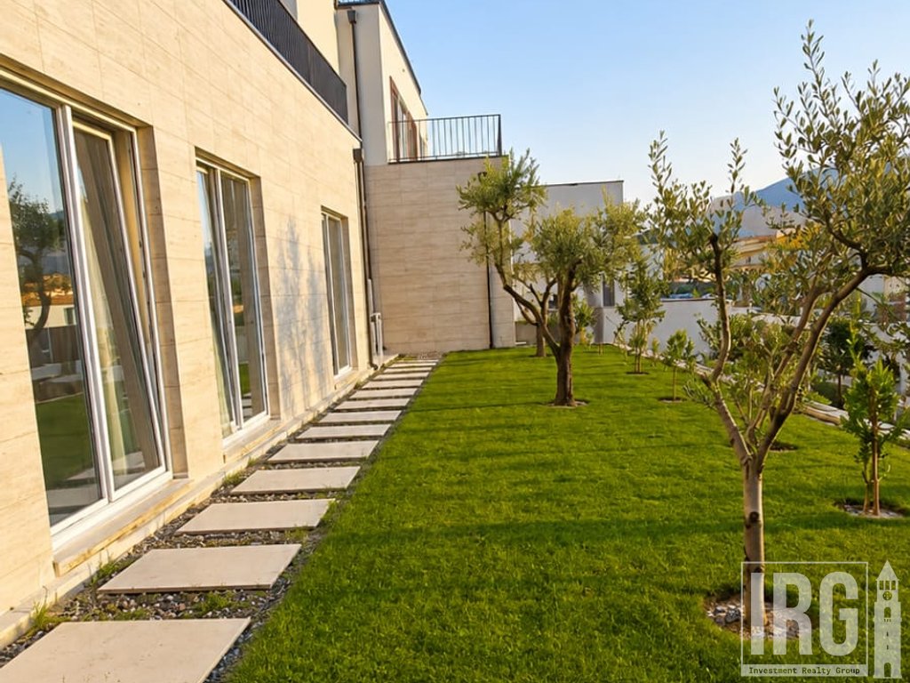 Apartament 3+1 me Oborr Privat- Eden Residence, Sauk