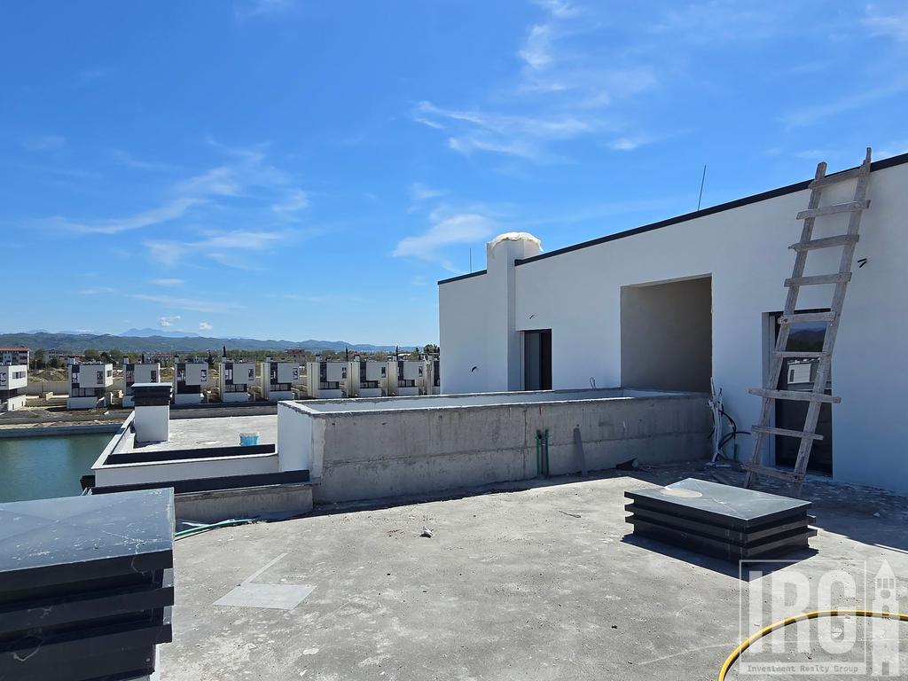 APARTAMENT PREMIUM ME VERANDE DHE PARKIM TE TURQUOISE MARINA!