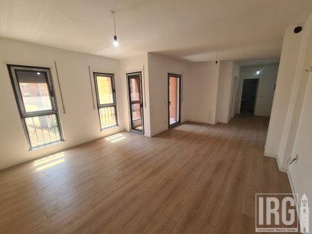 APARTAMENT 2+1 TEK SHKOLLA E KUQE!