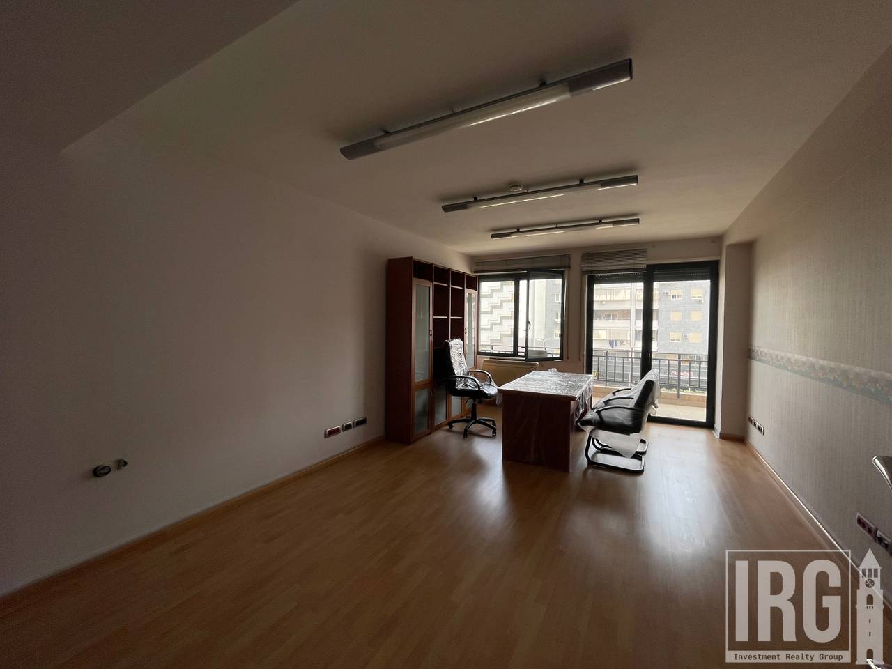 Locale commerciale 300m2 al cavalcavia del Comune di Parigi