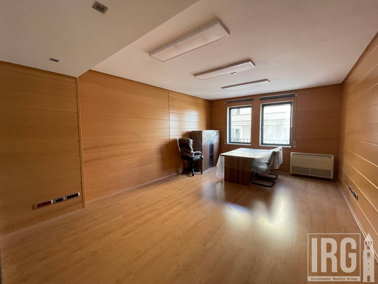 Locale commerciale 300m2 al cavalcavia del Comune di Parigi
