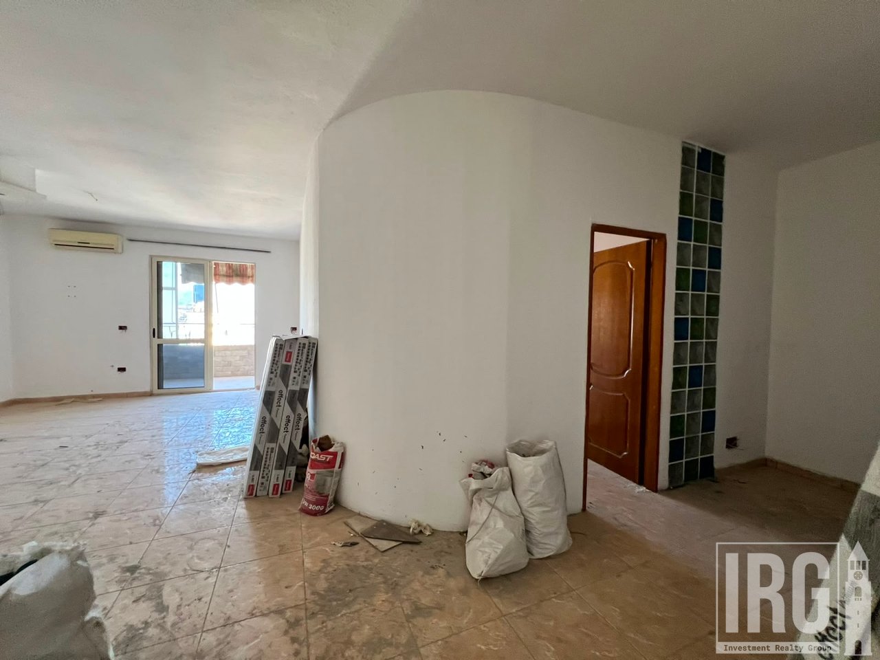 Shitet, Apartament 2+1, Komuna e Parisit,  prane Ola Fast