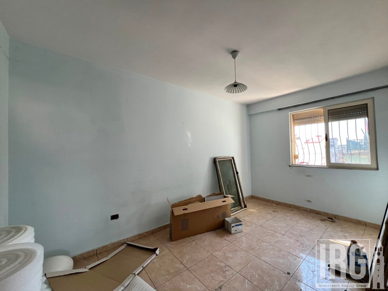 Shitet, Apartament 2+1, Komuna e Parisit,  prane Ola Fast