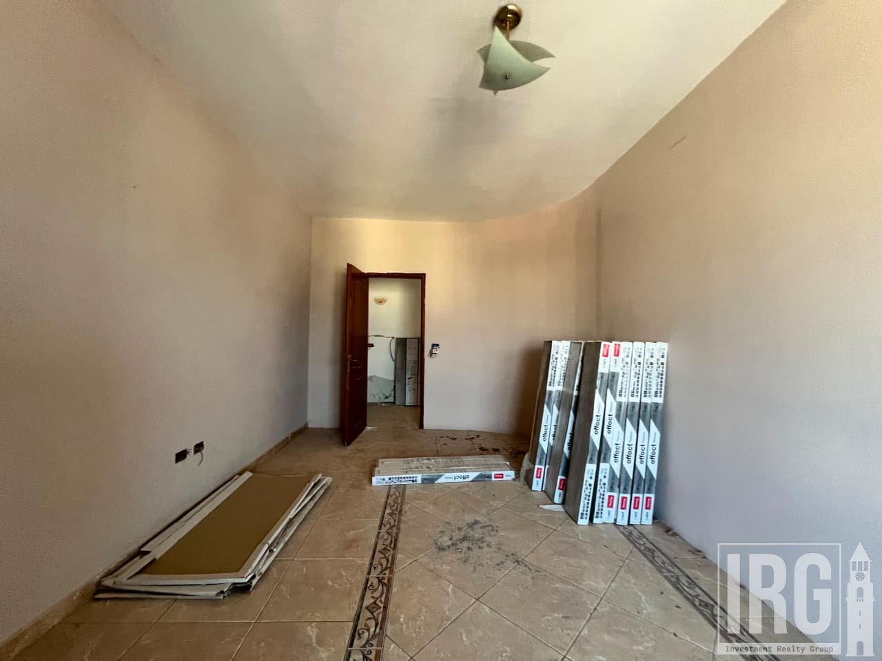 Shitet, Apartament 2+1, Komuna e Parisit,  prane Ola Fast