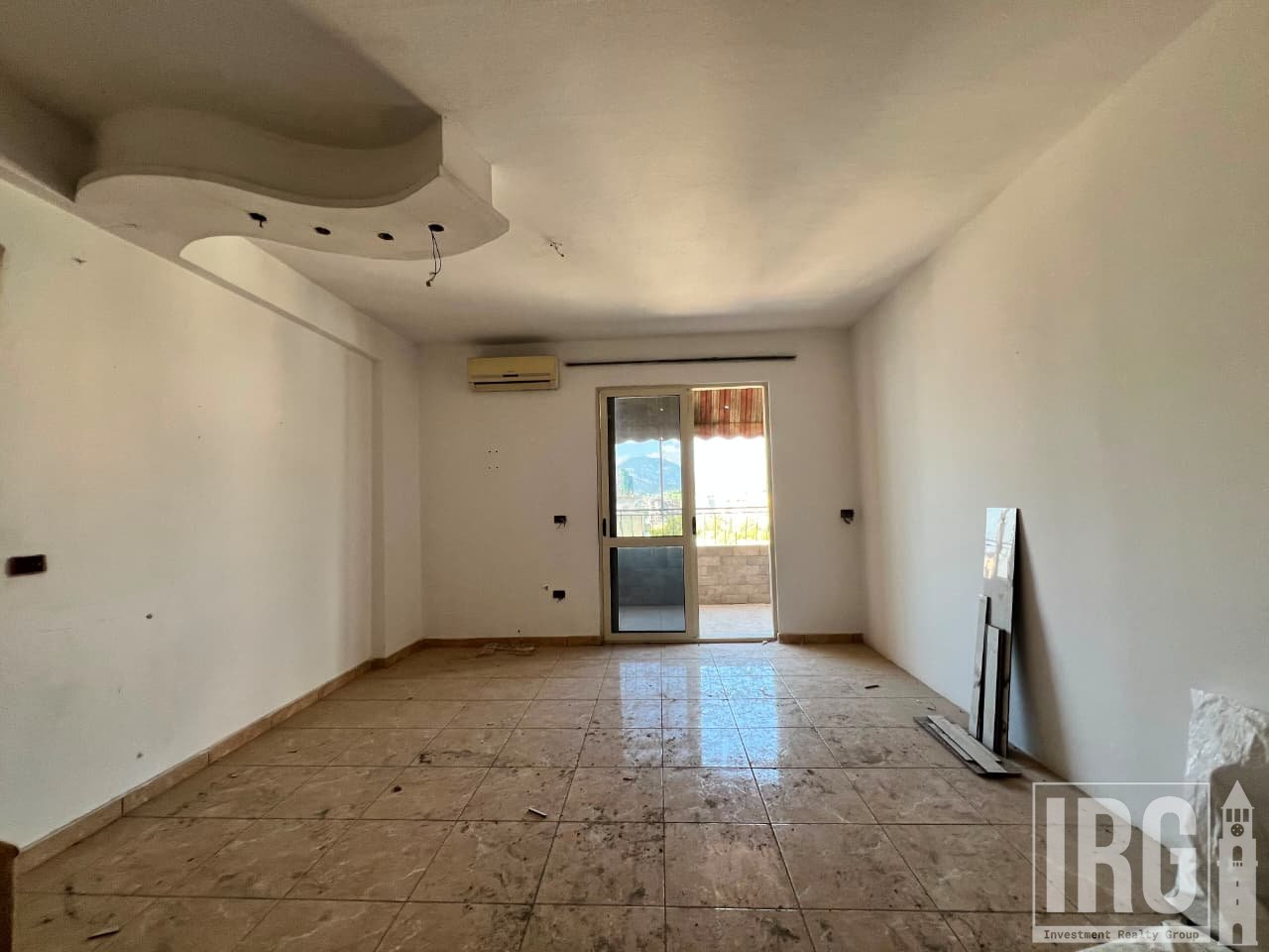 Shitet, Apartament 2+1, Komuna e Parisit,  prane Ola Fast