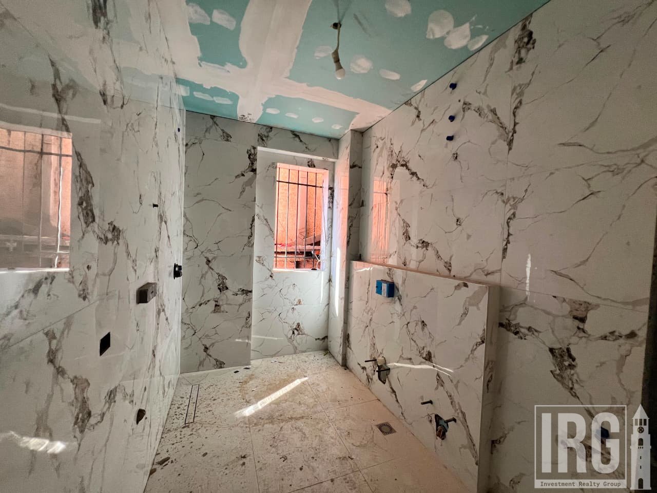 Shitet, Apartament 2+1, Komuna e Parisit,  prane Ola Fast