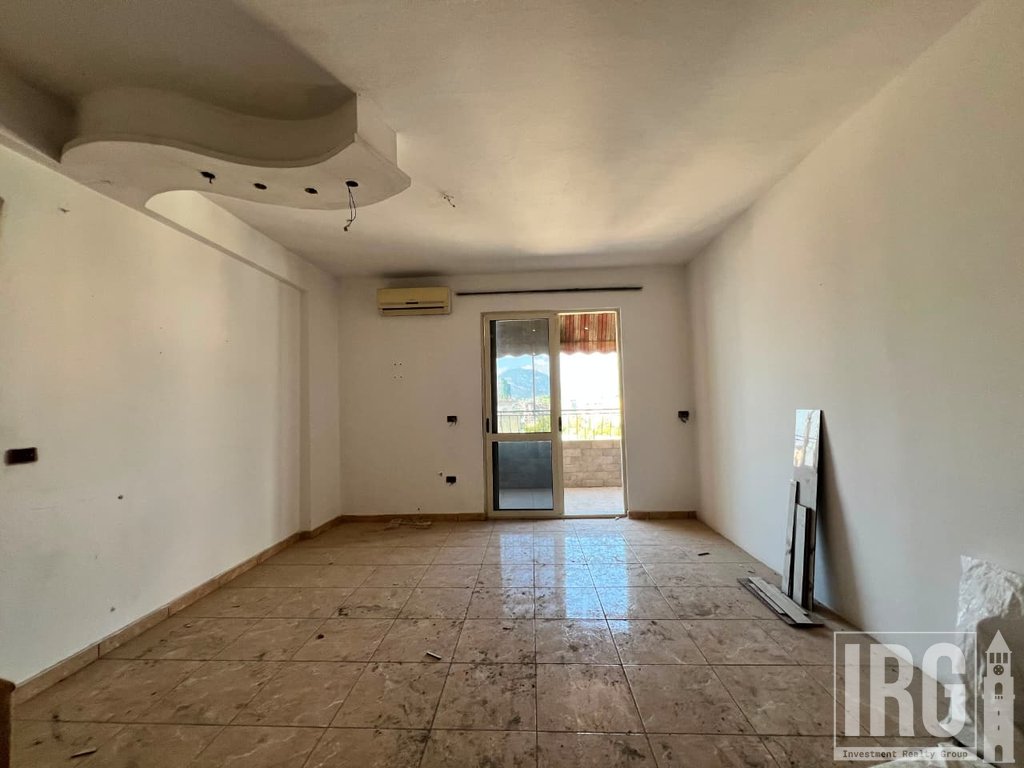 Shitet, Apartament 2+1, Komuna e Parisit,  prane Ola Fast
