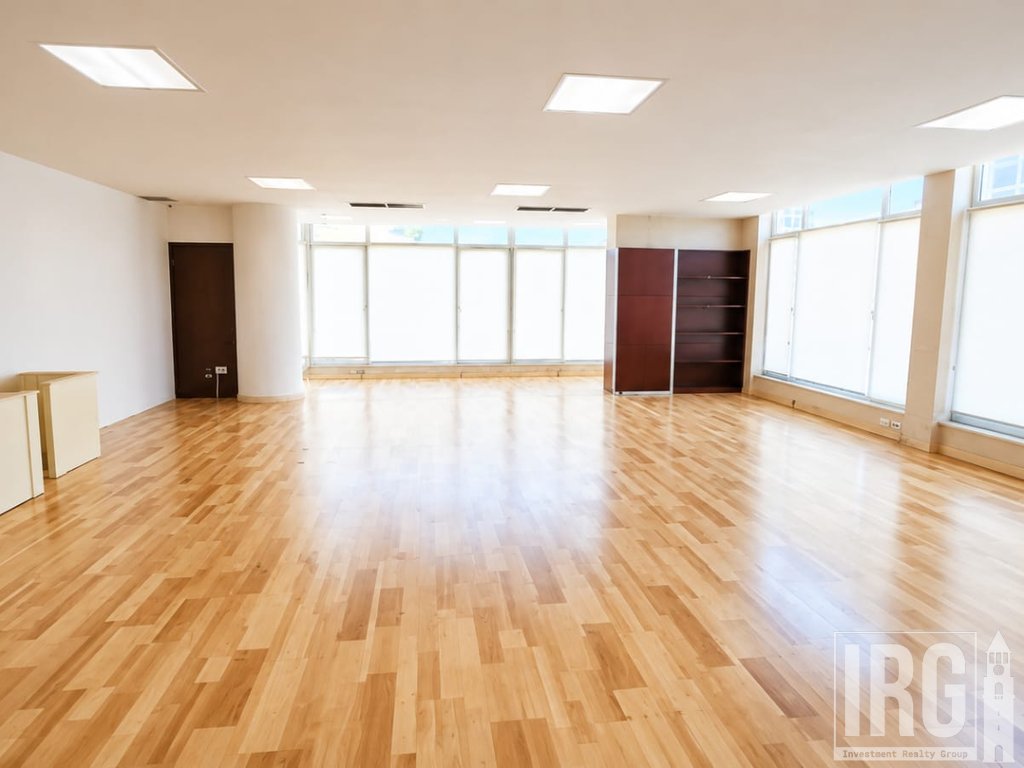 Jepet me Qira Zyrë Premium | 260 m² | Pranë Kopshtit Zoologjik, Liqeni i Thatë