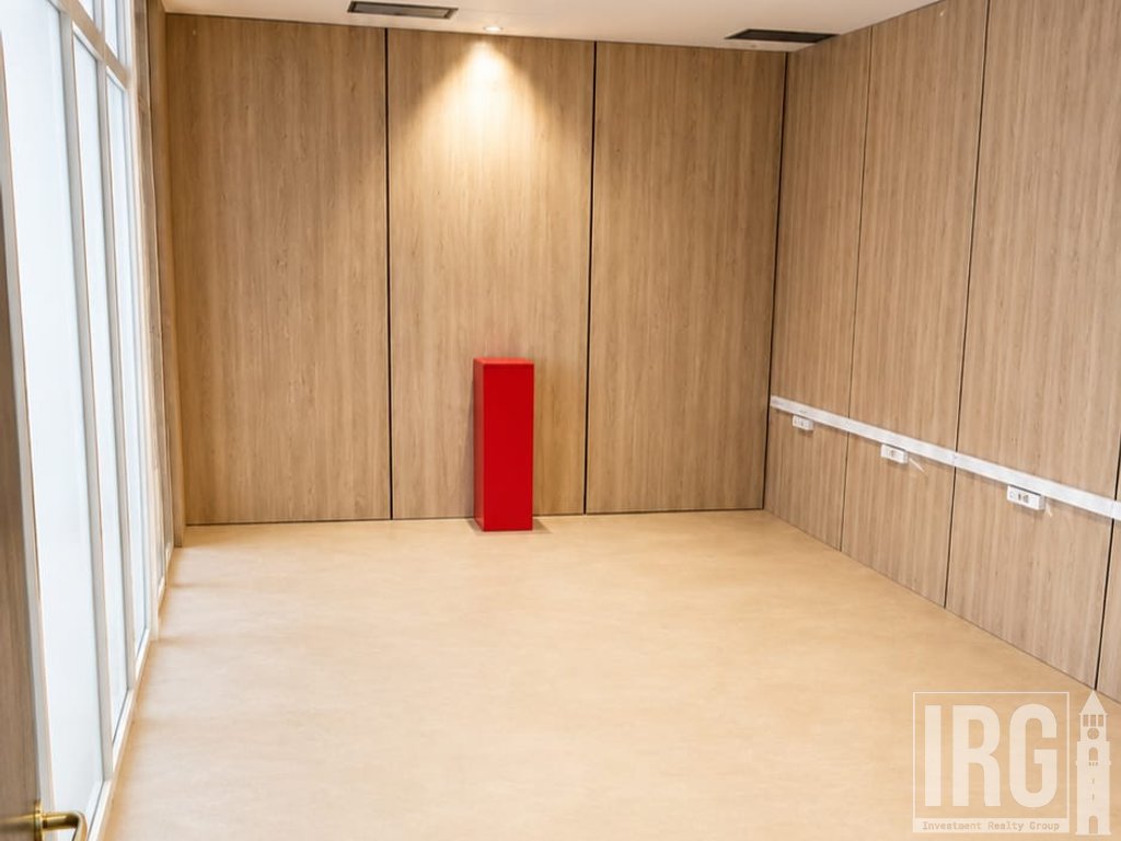 Jepet me Qira Zyrë Premium | 260 m² | Pranë Kopshtit Zoologjik, Liqeni i Thatë