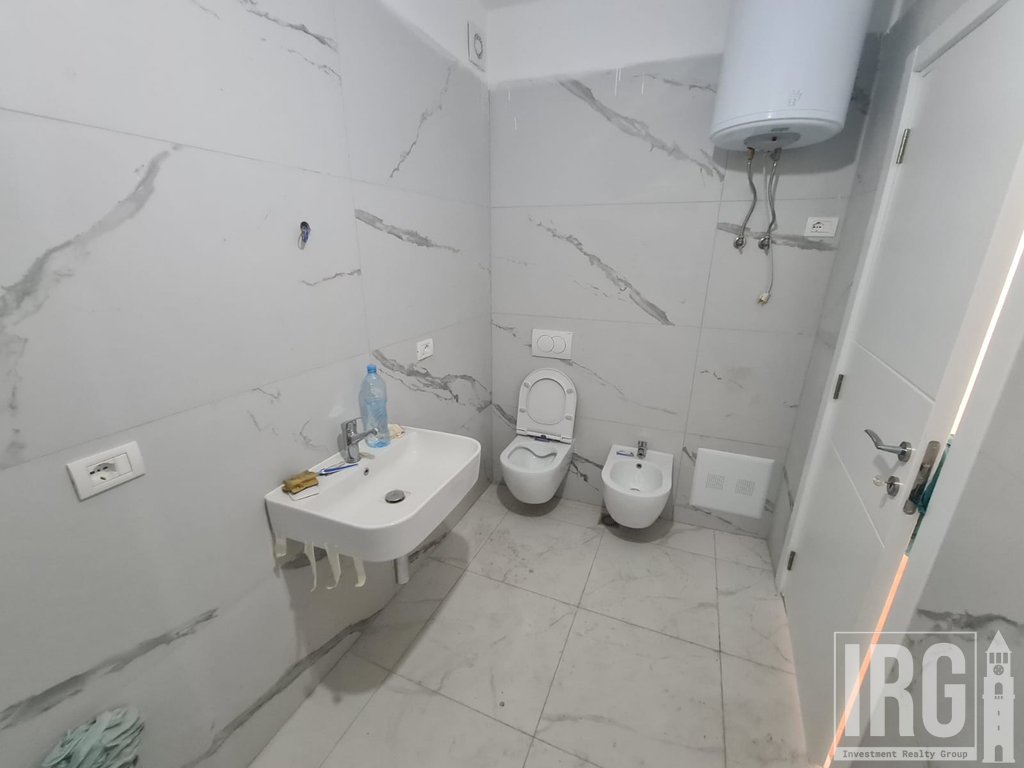 APARTAMENT 2+1 TEK SHKOLLA E KUQE!