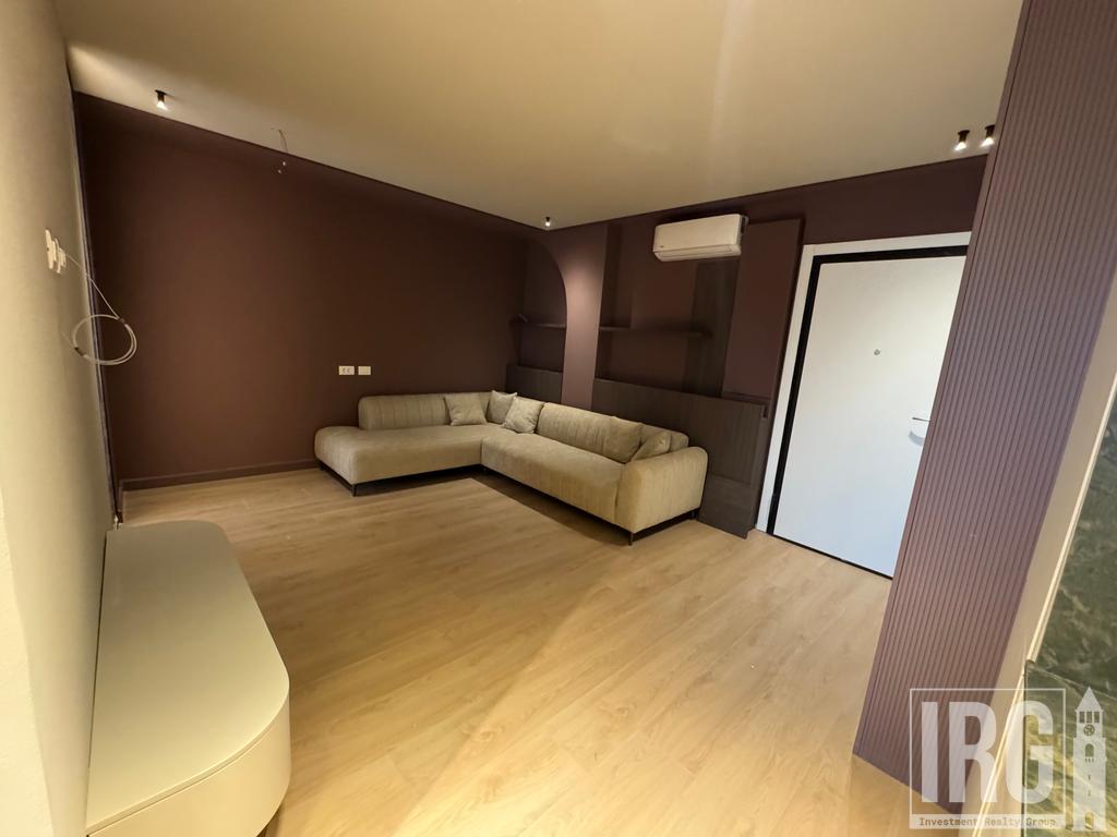 Jepet me qira 1+1 tek Galeria Roma
