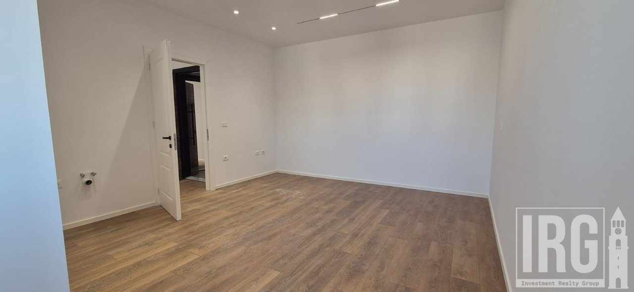 SHITET APARTAMENT 2+1 TEK ISH-STACIONI I FUNDIT I TIRANES SE RE !