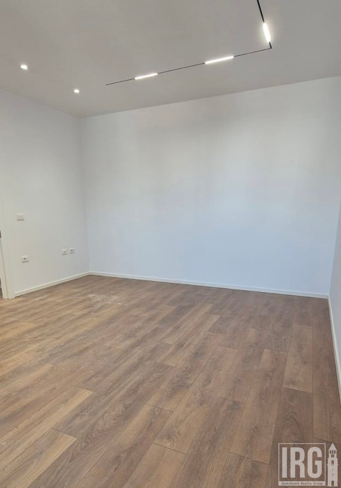 SHITET APARTAMENT 2+1 TEK ISH-STACIONI I FUNDIT I TIRANES SE RE !