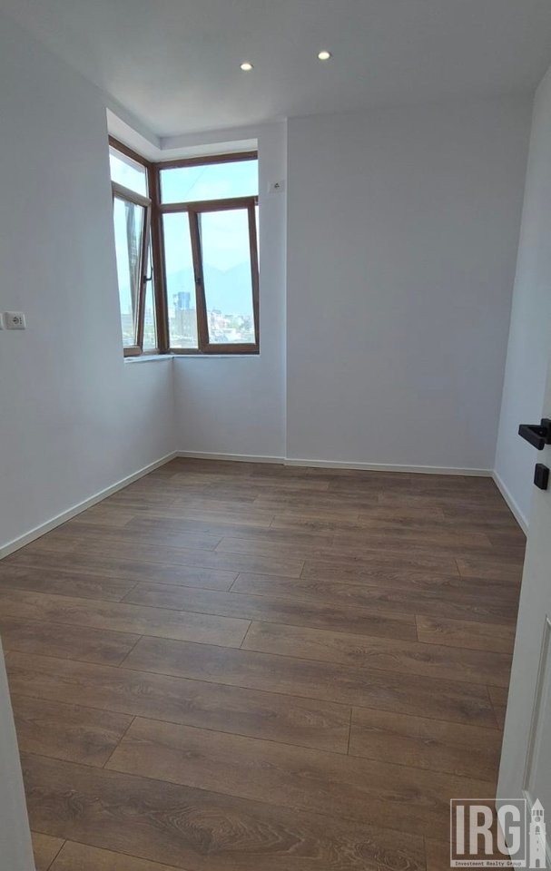 SHITET APARTAMENT 2+1 TEK ISH-STACIONI I FUNDIT I TIRANES SE RE !