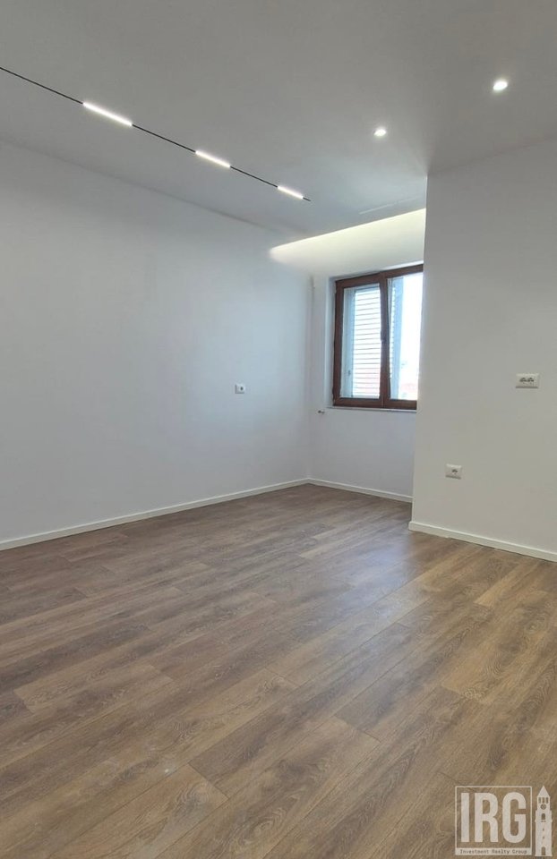 SHITET APARTAMENT 2+1 TEK ISH-STACIONI I FUNDIT I TIRANES SE RE !