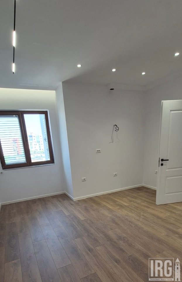 SHITET APARTAMENT 2+1 TEK ISH-STACIONI I FUNDIT I TIRANES SE RE !