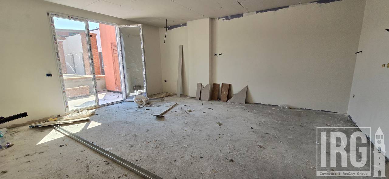 APARTMENT 2+1+2 WITH VERANDA IN YZBERISHT!