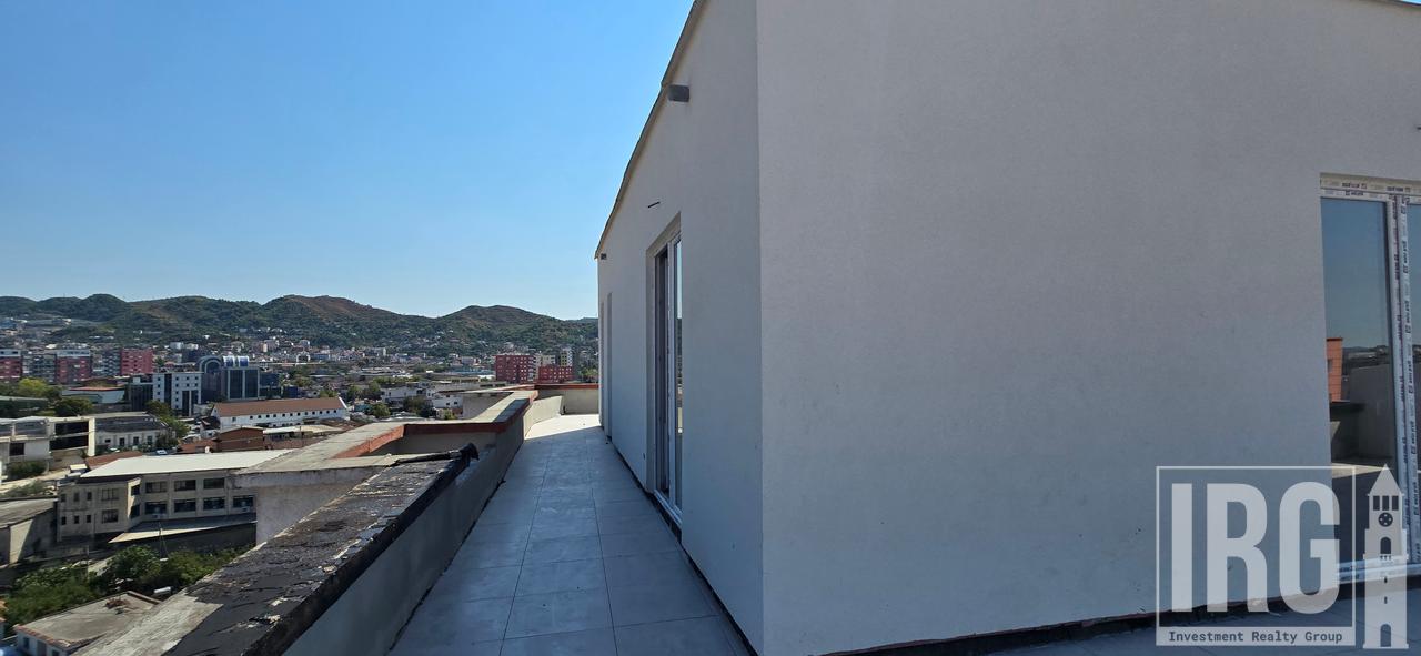2+1 APARTMENT WITH VERANDA IN YZBERISHT!