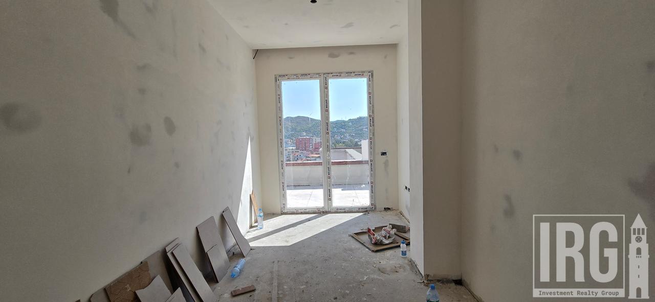 2+1 APARTMENT WITH VERANDA IN YZBERISHT!