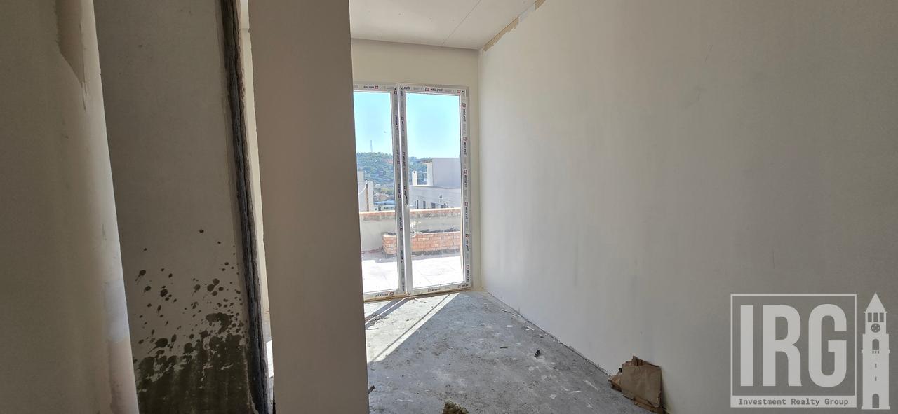 2+1 APARTMENT WITH VERANDA IN YZBERISHT!