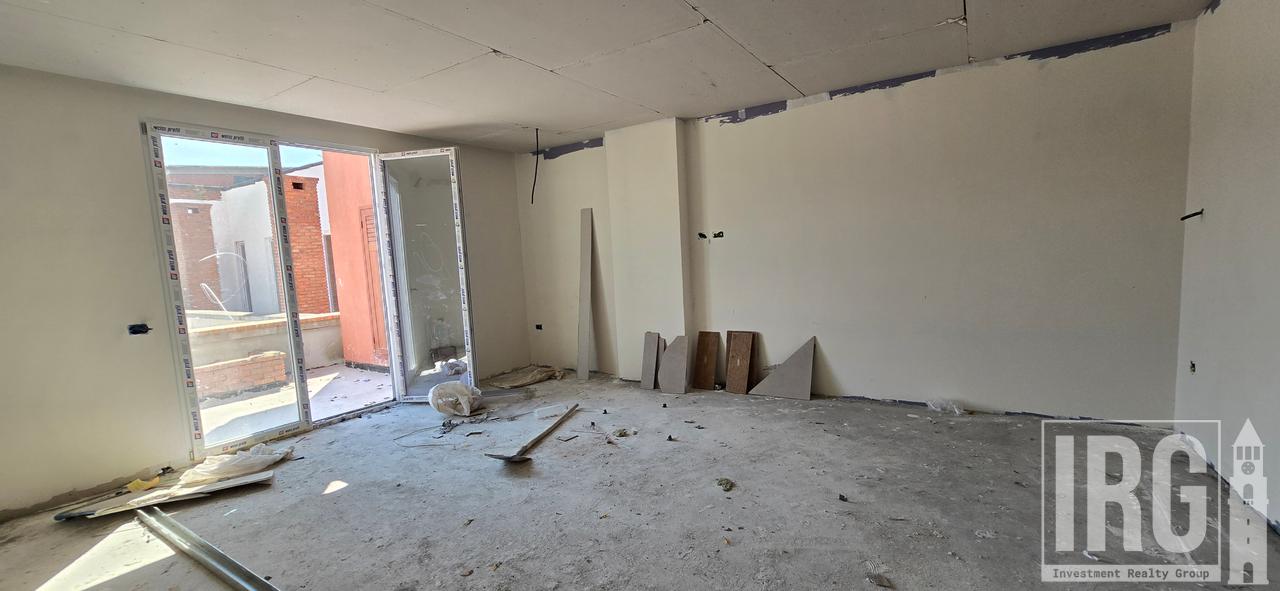 2+1 APARTMENT WITH VERANDA IN YZBERISHT!
