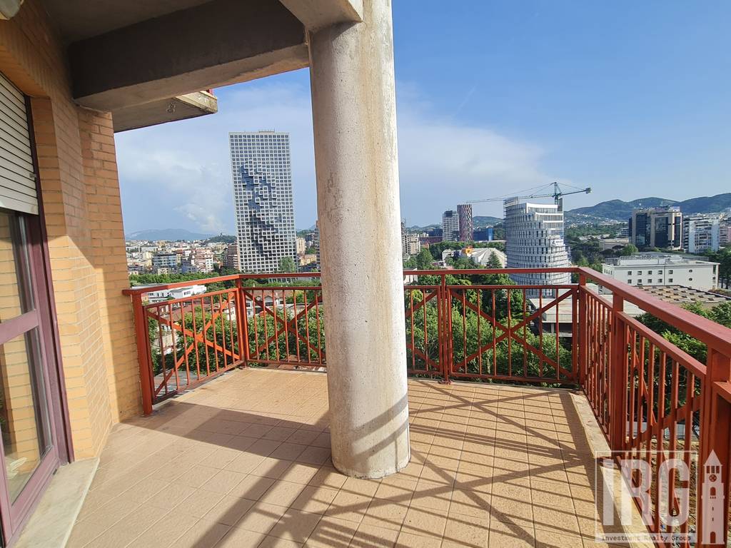 OFFICE AT TORRE DRIN!