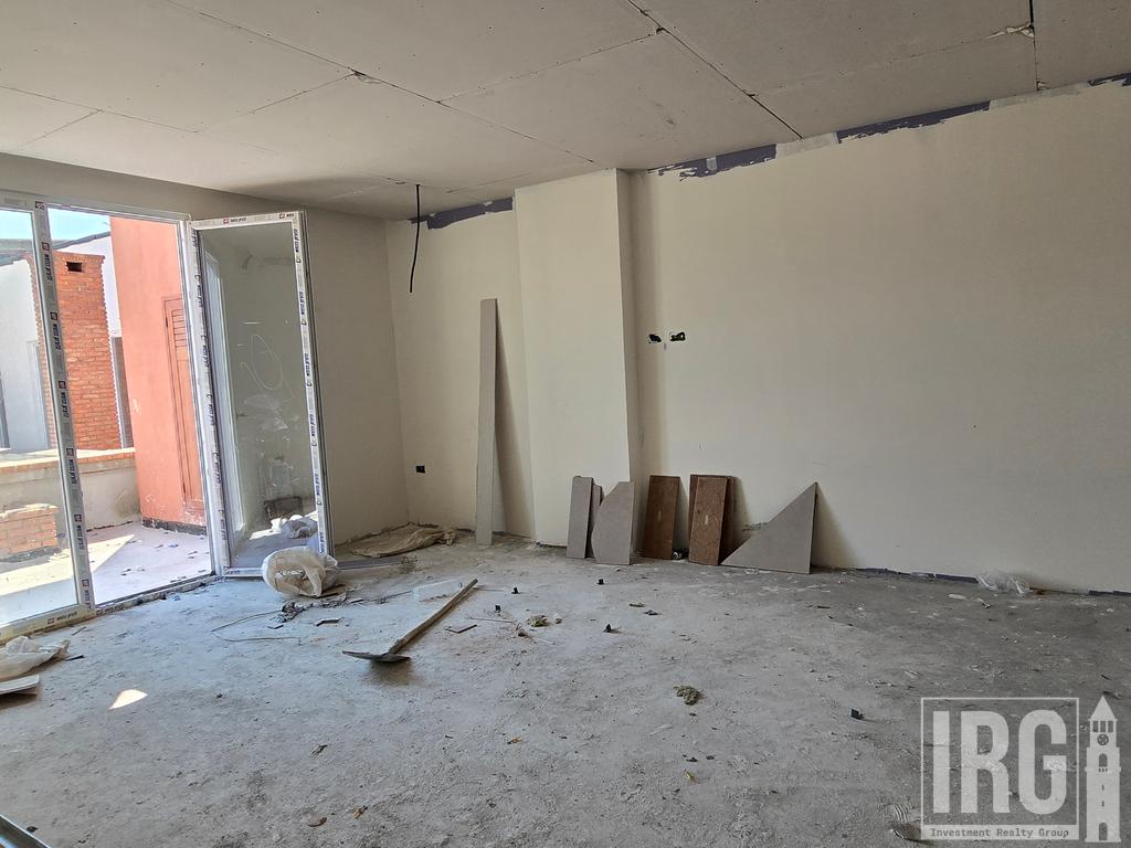 APARTAMENT 3+1+2 ME VERANDE NE YZBERISHT!